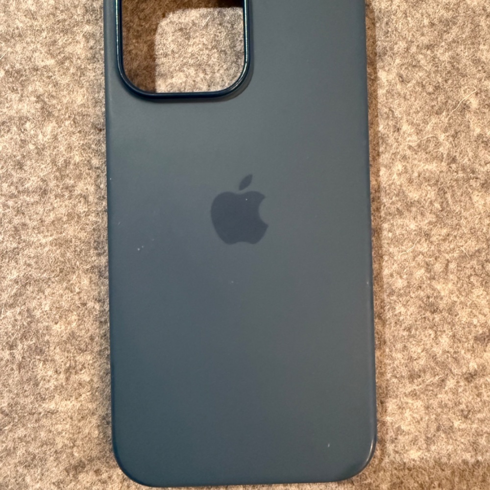 Apple iPhone 14 Pro Max Silicone Case w/ MagSafe